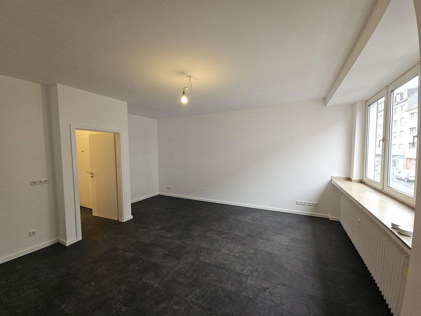 Pronájem bytu 1+1 30 m², Düsseldorf, Severní Porýní-Vestfálsko Pronájem bytu 1+1 30 m², Düsseldorf, Severní Porýní-Vestfálsko