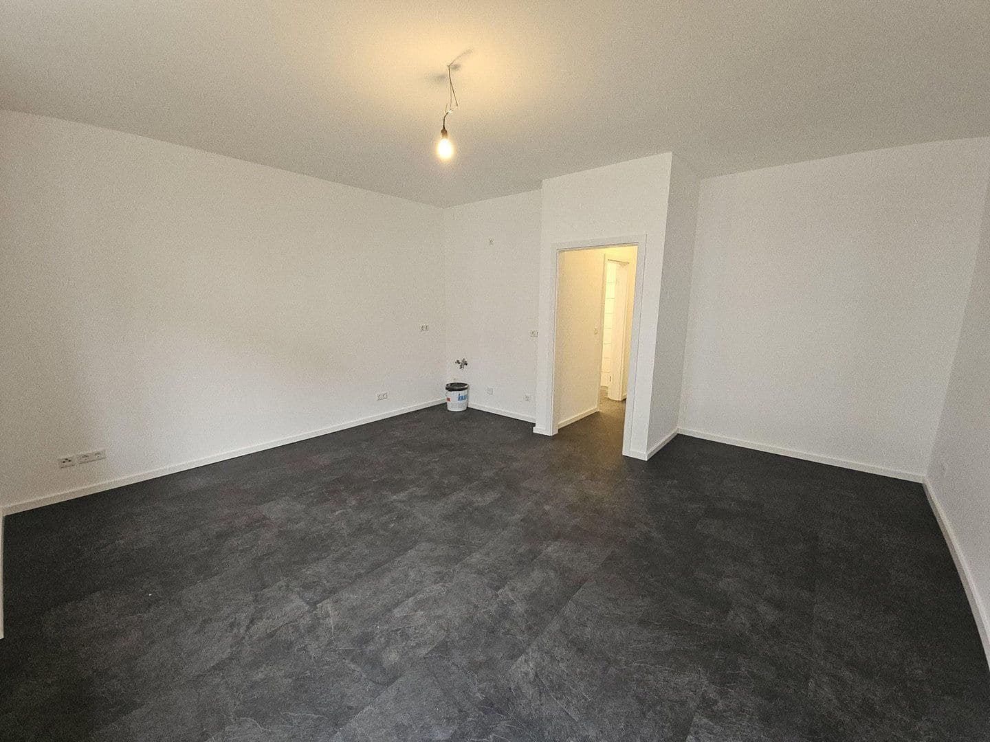 Pronájem bytu 1+1 30 m², Düsseldorf, Severní Porýní-Vestfálsko Pronájem bytu 1+1 30 m², Düsseldorf, Severní Porýní-Vestfálsko