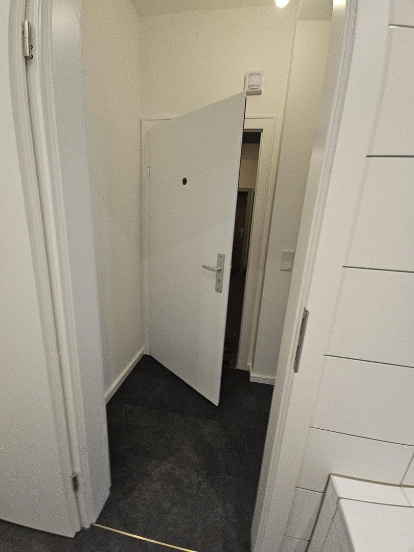 Pronájem bytu 1+1 30 m², Düsseldorf, Severní Porýní-Vestfálsko Pronájem bytu 1+1 30 m², Düsseldorf, Severní Porýní-Vestfálsko
