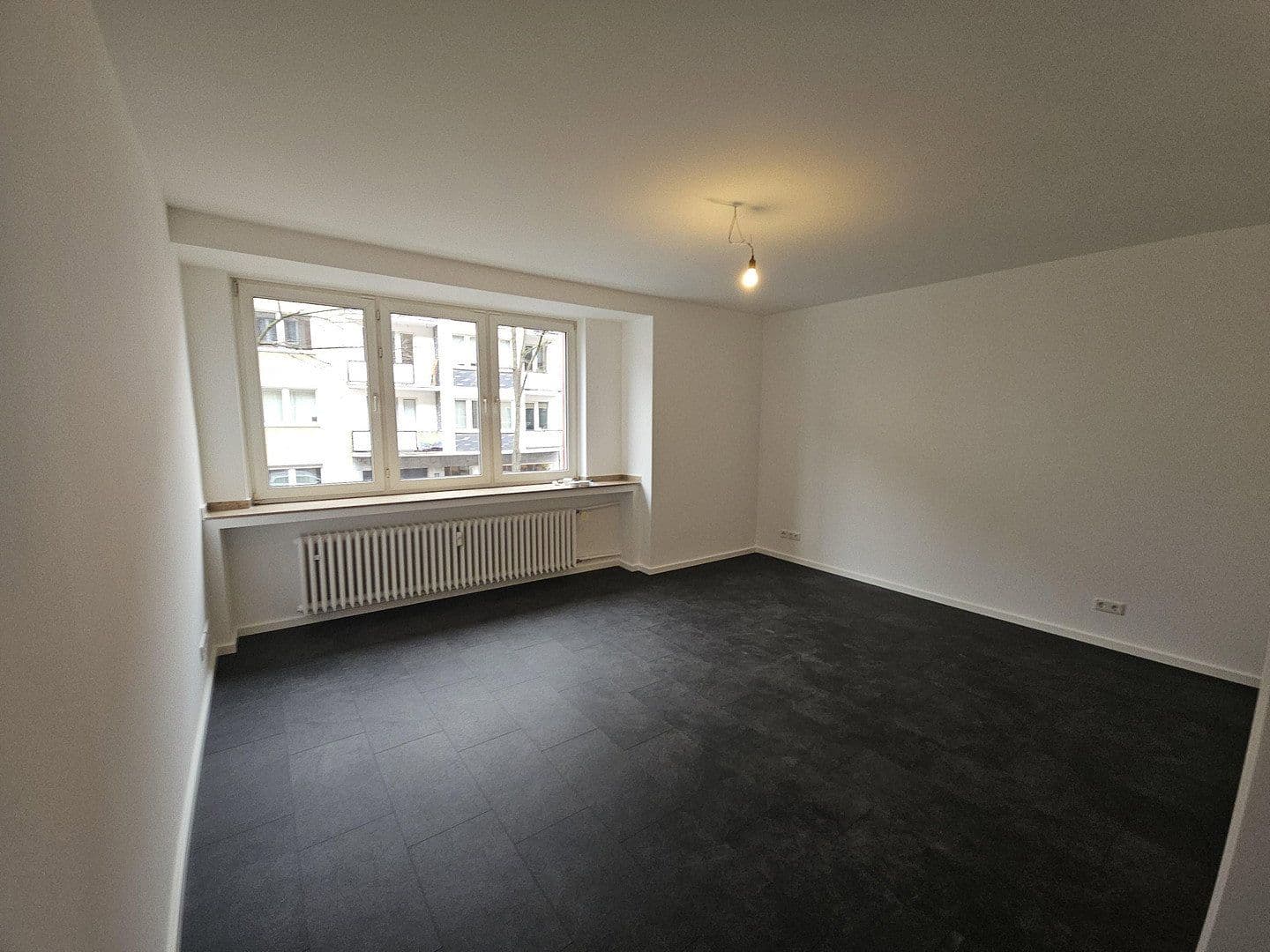 Pronájem bytu 1+1 30 m², Düsseldorf, Severní Porýní-Vestfálsko Pronájem bytu 1+1 30 m², Düsseldorf, Severní Porýní-Vestfálsko