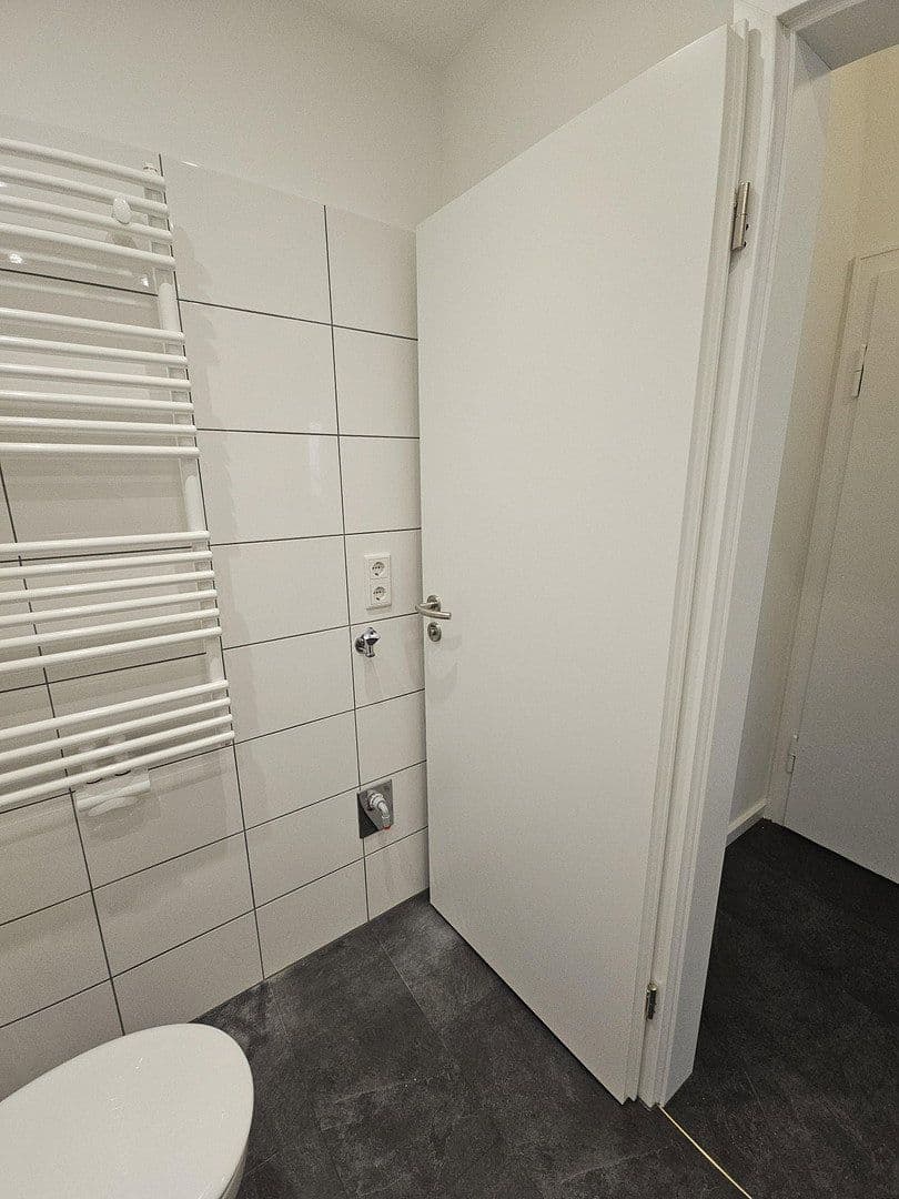 Pronájem bytu 1+1 30 m², Düsseldorf, Severní Porýní-Vestfálsko Pronájem bytu 1+1 30 m², Düsseldorf, Severní Porýní-Vestfálsko