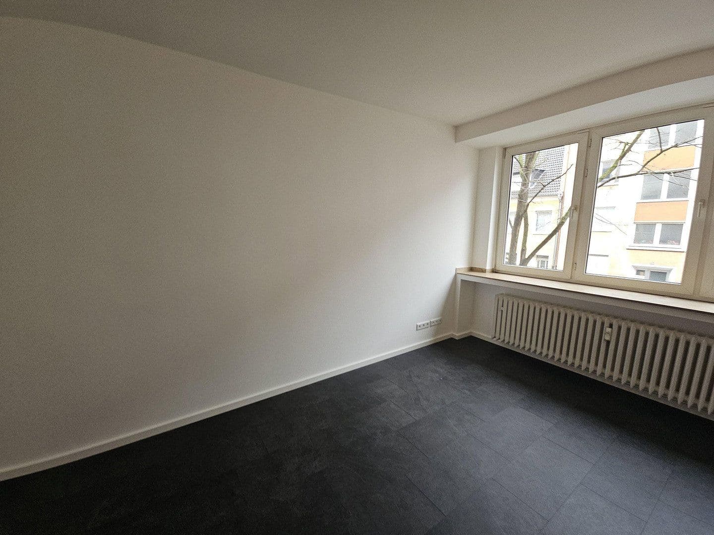 Pronájem bytu 1+1 30 m², Düsseldorf, Severní Porýní-Vestfálsko Pronájem bytu 1+1 30 m², Düsseldorf, Severní Porýní-Vestfálsko
