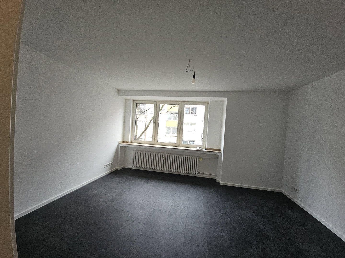 Pronájem bytu 1+1 30 m², Düsseldorf, Severní Porýní-Vestfálsko Pronájem bytu 1+1 30 m², Düsseldorf, Severní Porýní-Vestfálsko