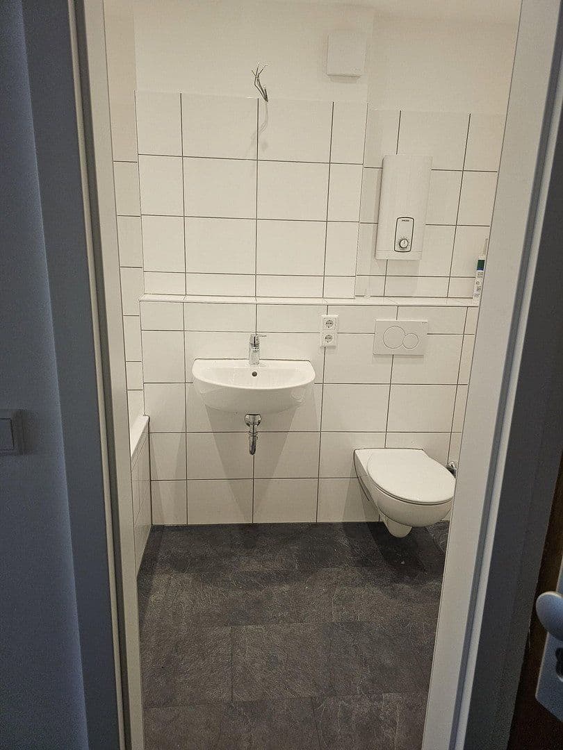 Pronájem bytu 1+1 30 m², Düsseldorf, Severní Porýní-Vestfálsko Pronájem bytu 1+1 30 m², Düsseldorf, Severní Porýní-Vestfálsko