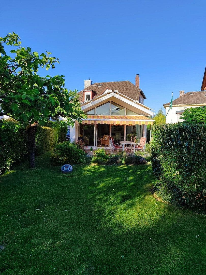 Prodej domu 130 m², pozemek 673 m², Schwalbach am Taunus, Hessen Prodej domu 130 m², pozemek 673 m², Schwalbach am Taunus, Hessen