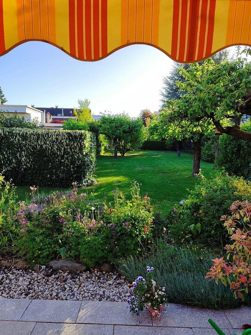 Prodej domu 130 m², pozemek 673 m², Schwalbach am Taunus, Hessen Prodej domu 130 m², pozemek 673 m², Schwalbach am Taunus, Hessen