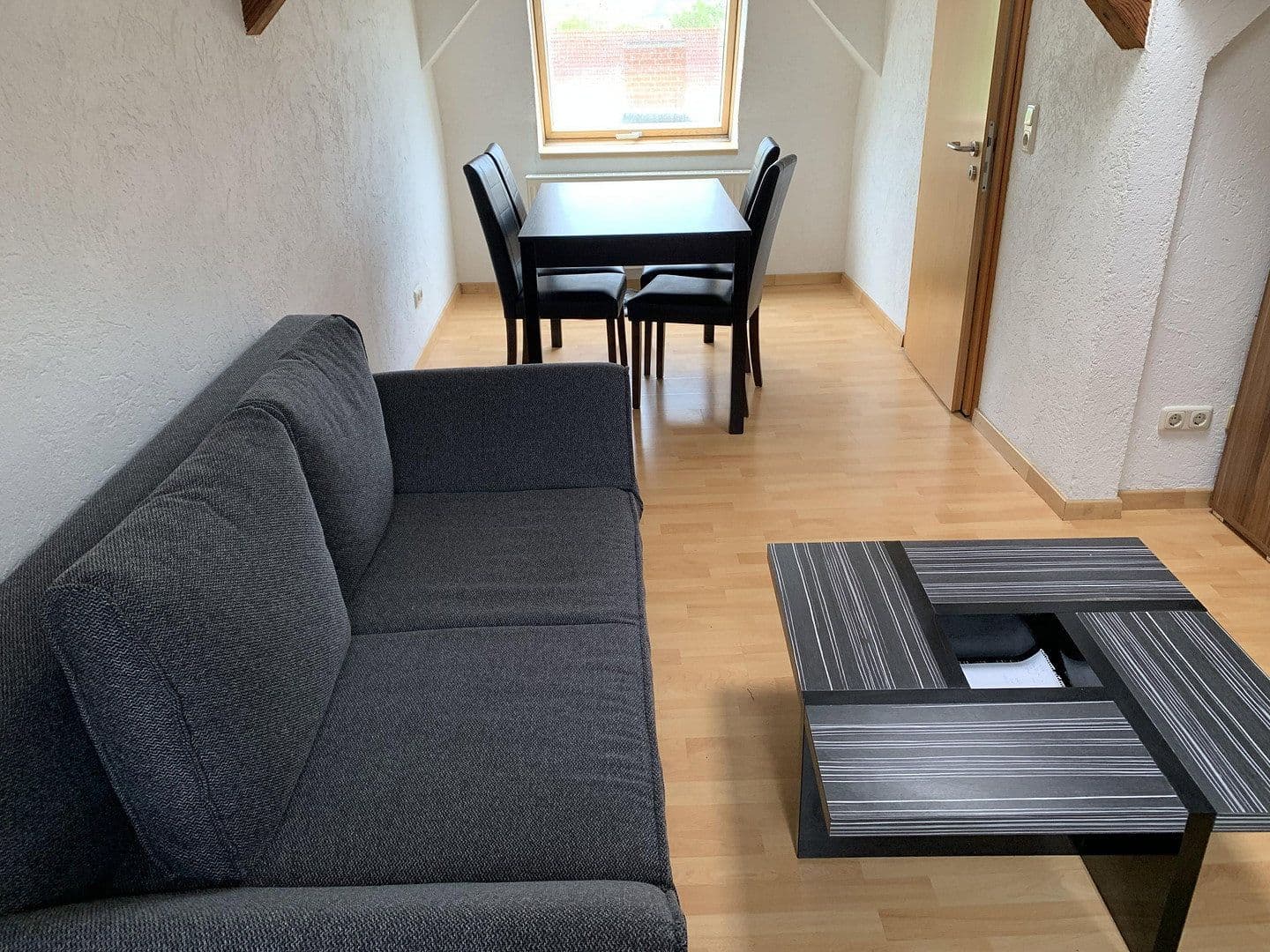Pronájem bytu 2+1 50 m², Dornburger Str.46, Jena, Durynsko Pronájem bytu 2+1 50 m², Dornburger Str.46, Jena, Durynsko