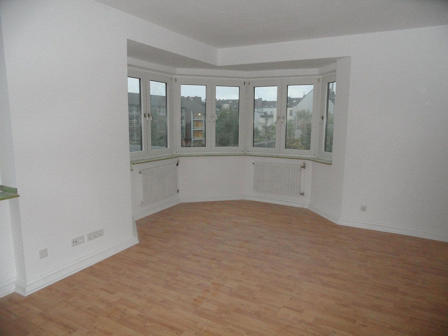 Pronájem bytu 2+1 61 m², Düsseldorf, Severní Porýní-Vestfálsko Pronájem bytu 2+1 61 m², Düsseldorf, Severní Porýní-Vestfálsko