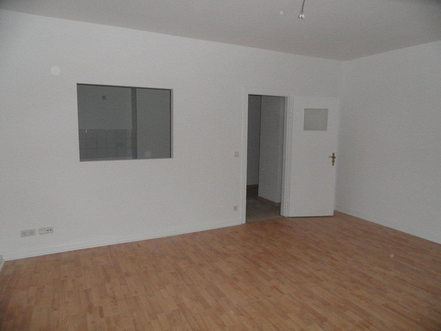 Pronájem bytu 2+1 61 m², Düsseldorf, Severní Porýní-Vestfálsko Pronájem bytu 2+1 61 m², Düsseldorf, Severní Porýní-Vestfálsko