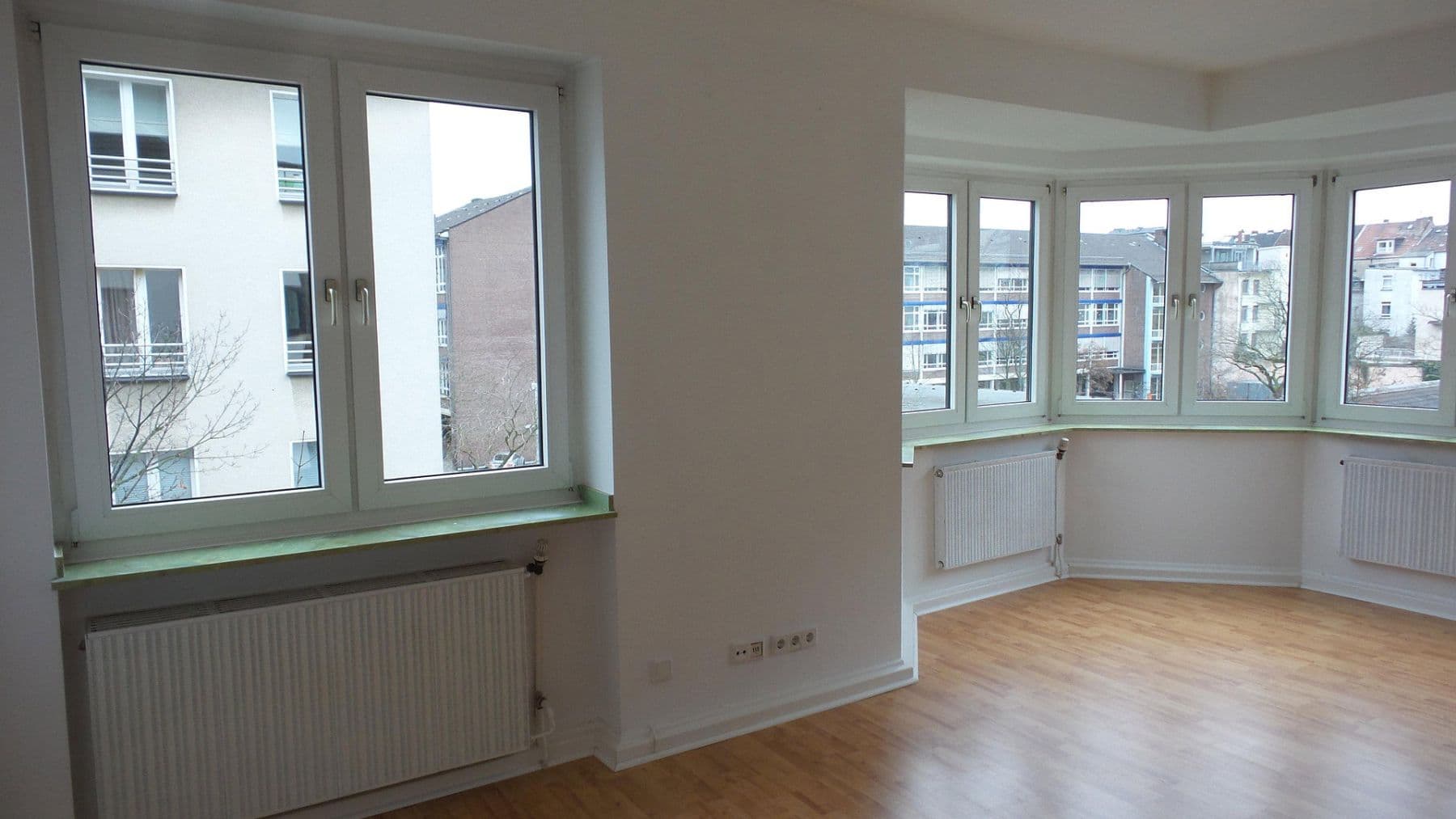 Pronájem bytu 2+1 61 m², Düsseldorf, Severní Porýní-Vestfálsko Pronájem bytu 2+1 61 m², Düsseldorf, Severní Porýní-Vestfálsko
