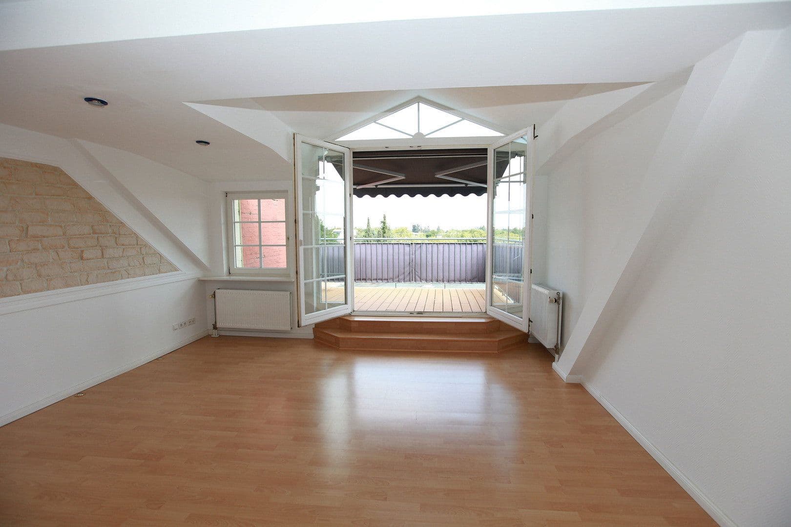 Prodej bytu 3+kk 106 m², Berlin, Berlín Prodej bytu 3+kk 106 m², Berlin, Berlín