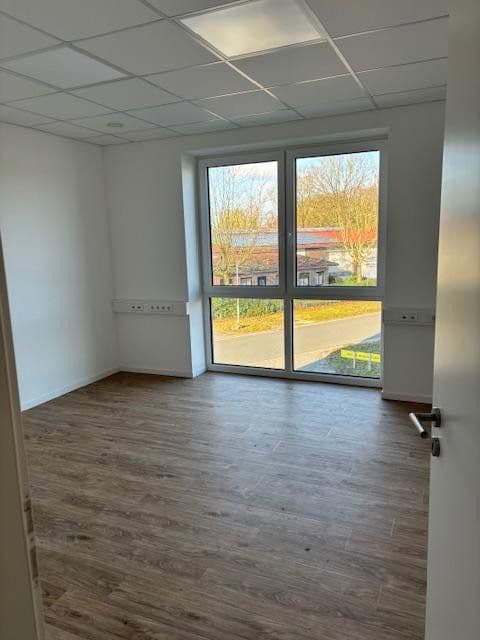 Pronájem kanceláře 27 m², Im Doorgrund 4a, Bad Zwischenahn, Dolní Sasko Pronájem kanceláře 27 m², Im Doorgrund 4a, Bad Zwischenahn, Dolní Sasko