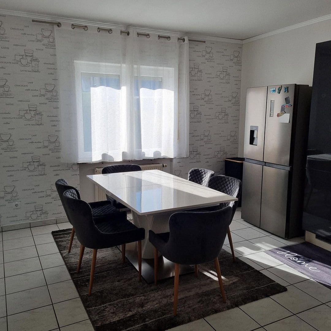 Pronájem bytu 3+1 95 m², Ettringen, Porýní-Falc Pronájem bytu 3+1 95 m², Ettringen, Porýní-Falc