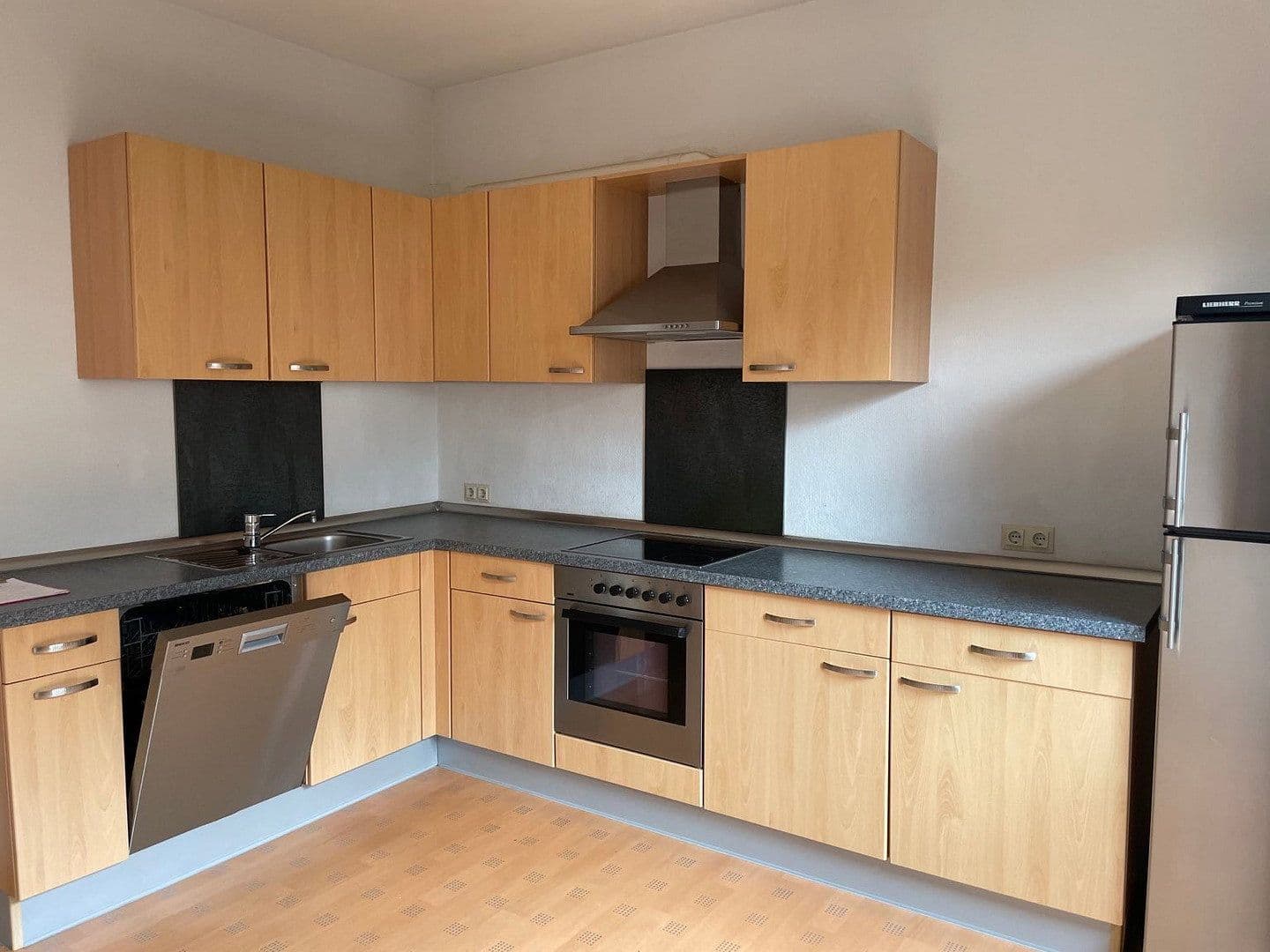 Prodej domu 150 m², pozemek 567 m², Ulmenstr. 8, Hude (Oldenburg), Dolní Sasko Prodej domu 150 m², pozemek 567 m², Ulmenstr. 8, Hude (Oldenburg), Dolní Sasko