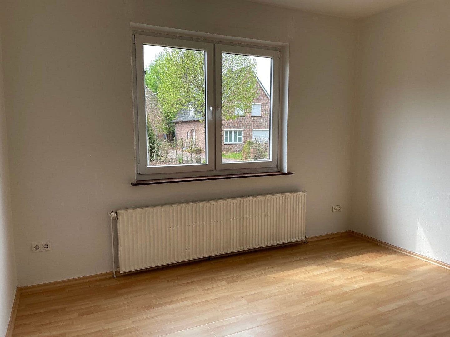 Prodej domu 150 m², pozemek 567 m², Ulmenstr. 8, Hude (Oldenburg), Dolní Sasko Prodej domu 150 m², pozemek 567 m², Ulmenstr. 8, Hude (Oldenburg), Dolní Sasko