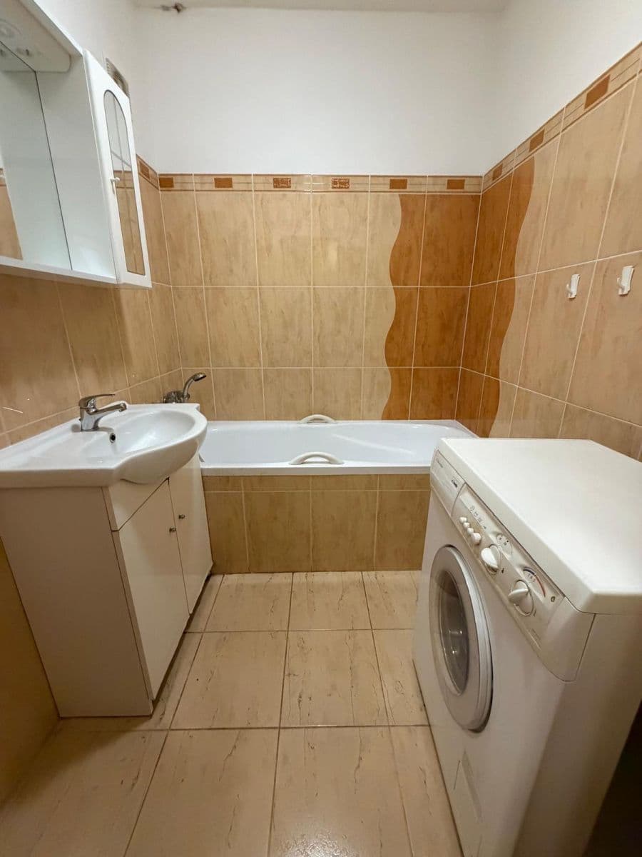 Prodej bytu 3+1 71 m², Ohradní, Praha, Praha Prodej bytu 3+1 71 m², Ohradní, Praha, Praha