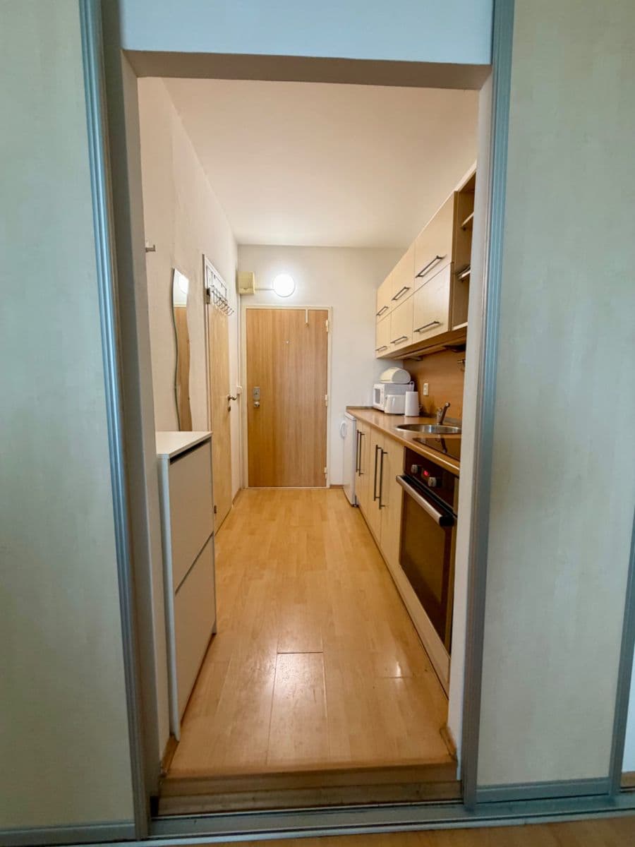 Pronájem bytu Garsoniéra 28 m², Saratovská, Dúbravka, Bratislavský kraj Pronájem bytu Garsoniéra 28 m², Saratovská, Dúbravka, Bratislavský kraj