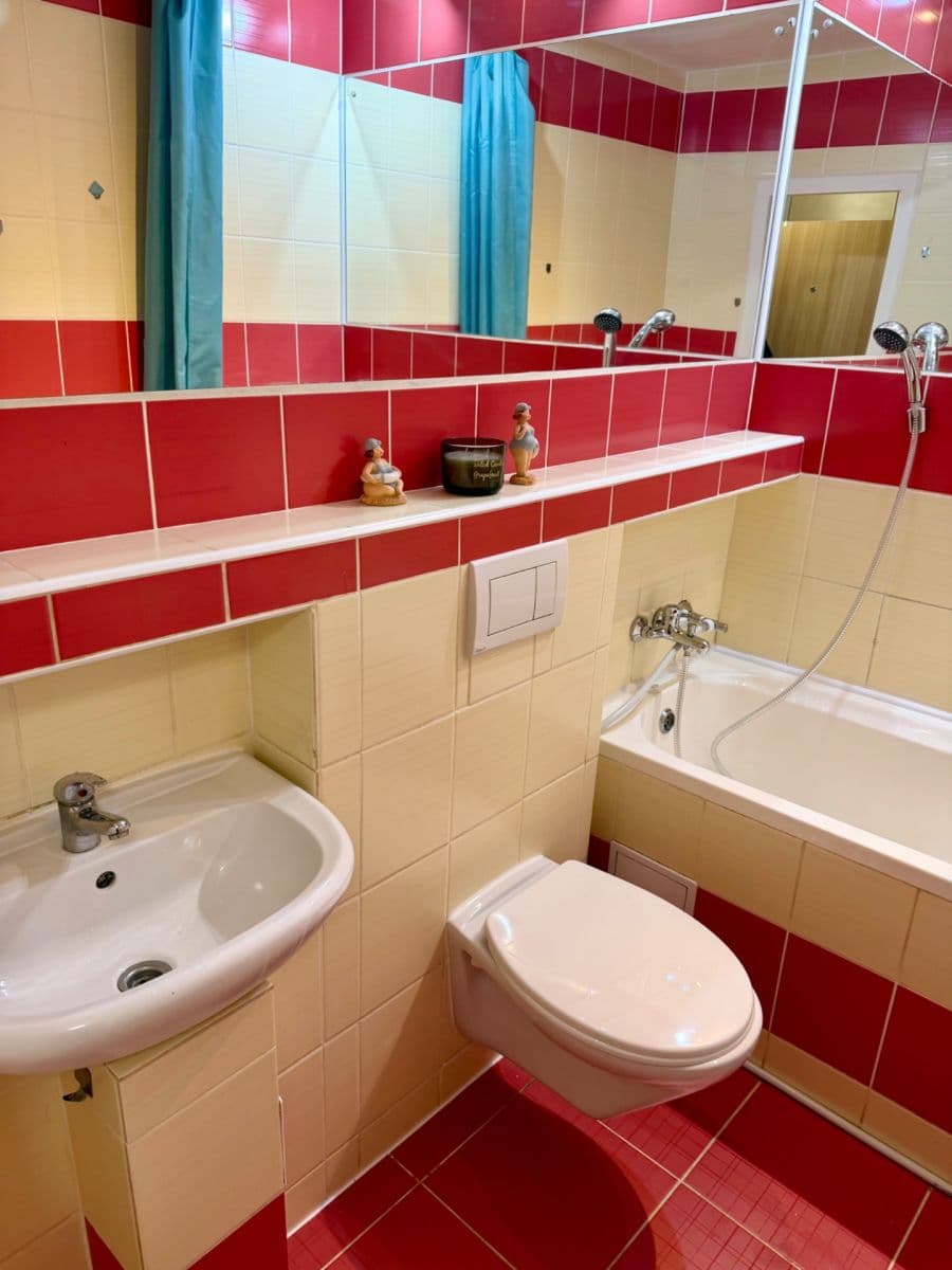 Pronájem bytu Garsoniéra 28 m², Saratovská, Dúbravka, Bratislavský kraj Pronájem bytu Garsoniéra 28 m², Saratovská, Dúbravka, Bratislavský kraj