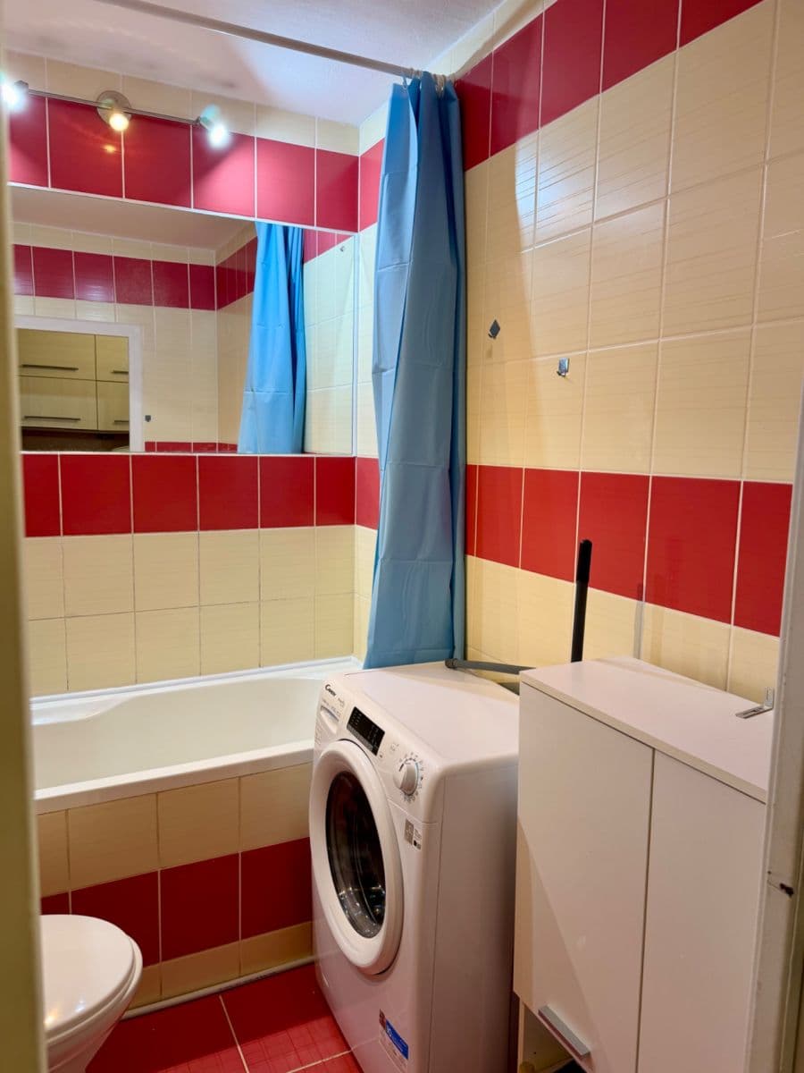 Pronájem bytu Garsoniéra 28 m², Saratovská, Dúbravka, Bratislavský kraj Pronájem bytu Garsoniéra 28 m², Saratovská, Dúbravka, Bratislavský kraj