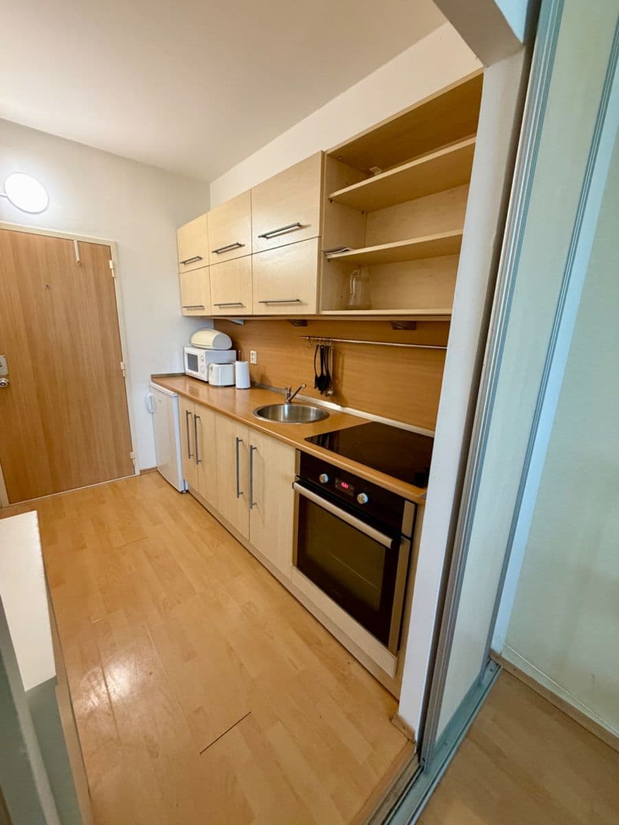 Pronájem bytu Garsoniéra 28 m², Saratovská, Dúbravka, Bratislavský kraj Pronájem bytu Garsoniéra 28 m², Saratovská, Dúbravka, Bratislavský kraj