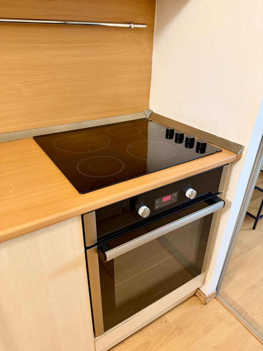 Pronájem bytu Garsoniéra 28 m², Saratovská, Dúbravka, Bratislavský kraj Pronájem bytu Garsoniéra 28 m², Saratovská, Dúbravka, Bratislavský kraj