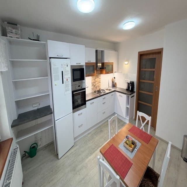 Pronájem bytu 2+1 65 m², Nábřeží, Luhačovice, Zlínský kraj Pronájem bytu 2+1 65 m², Nábřeží, Luhačovice, Zlínský kraj