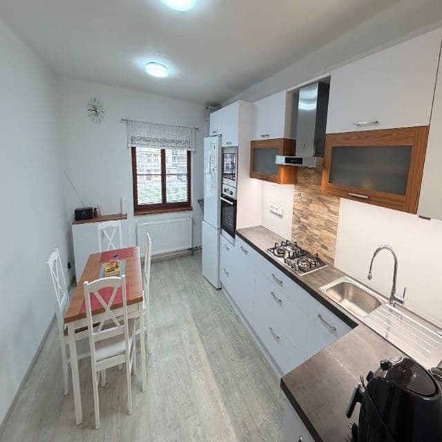 Pronájem bytu 2+1 65 m², Nábřeží, Luhačovice, Zlínský kraj Pronájem bytu 2+1 65 m², Nábřeží, Luhačovice, Zlínský kraj