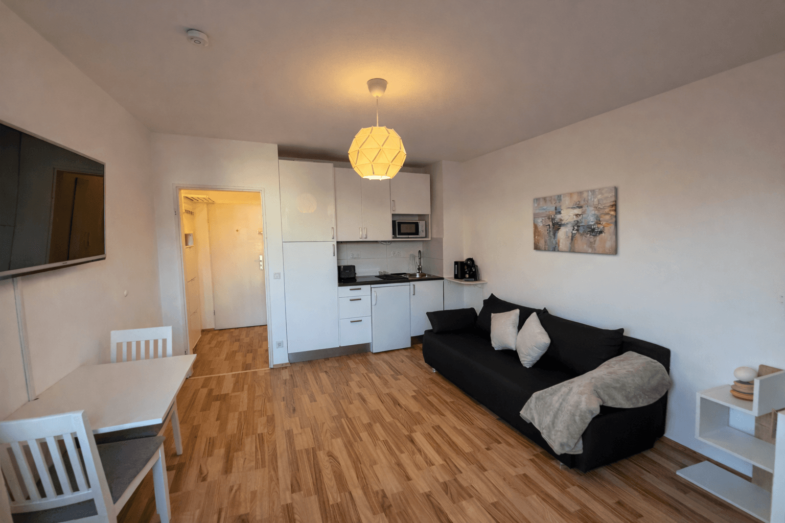 Pronájem bytu 1+1 21 m², Cranachstr. 31, Düsseldorf, Severní Porýní-Vestfálsko Pronájem bytu 1+1 21 m², Cranachstr. 31, Düsseldorf, Severní Porýní-Vestfálsko