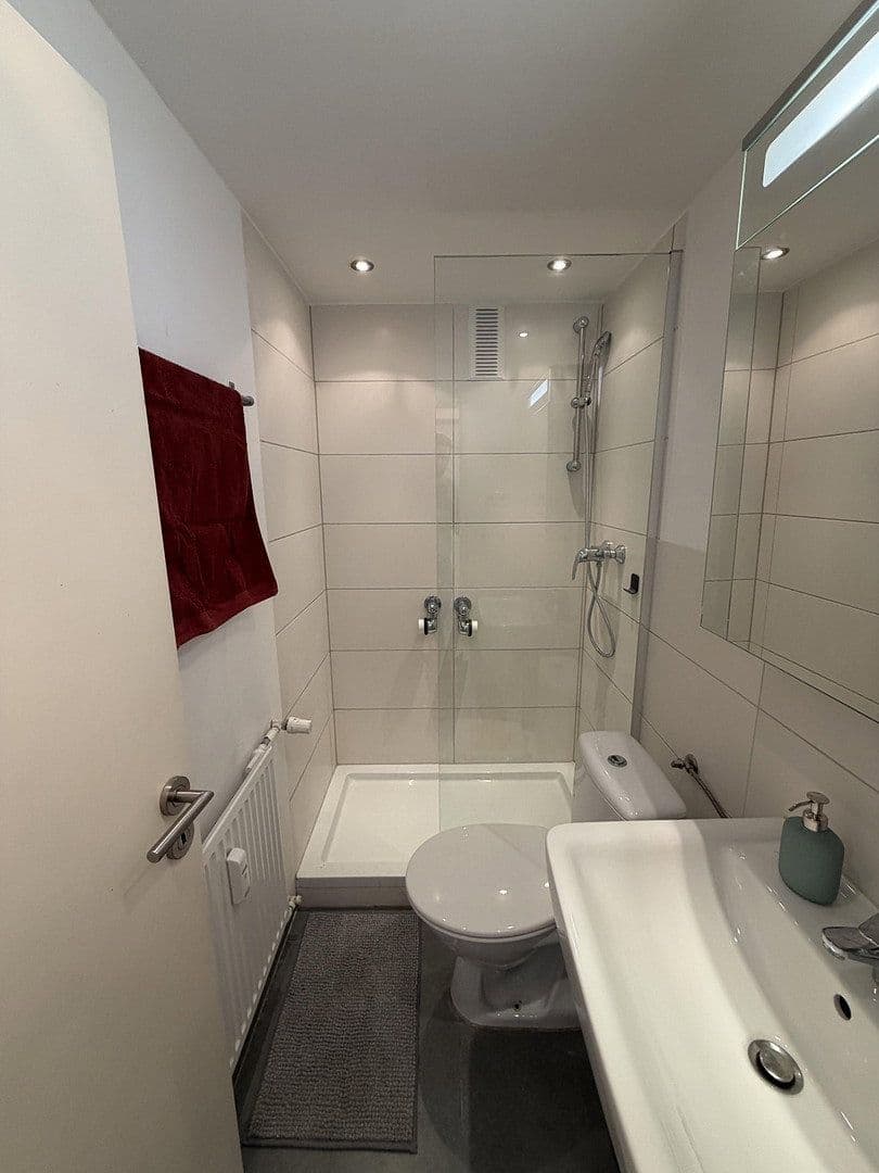 Pronájem bytu 1+1 21 m², Cranachstr. 31, Düsseldorf, Severní Porýní-Vestfálsko Pronájem bytu 1+1 21 m², Cranachstr. 31, Düsseldorf, Severní Porýní-Vestfálsko