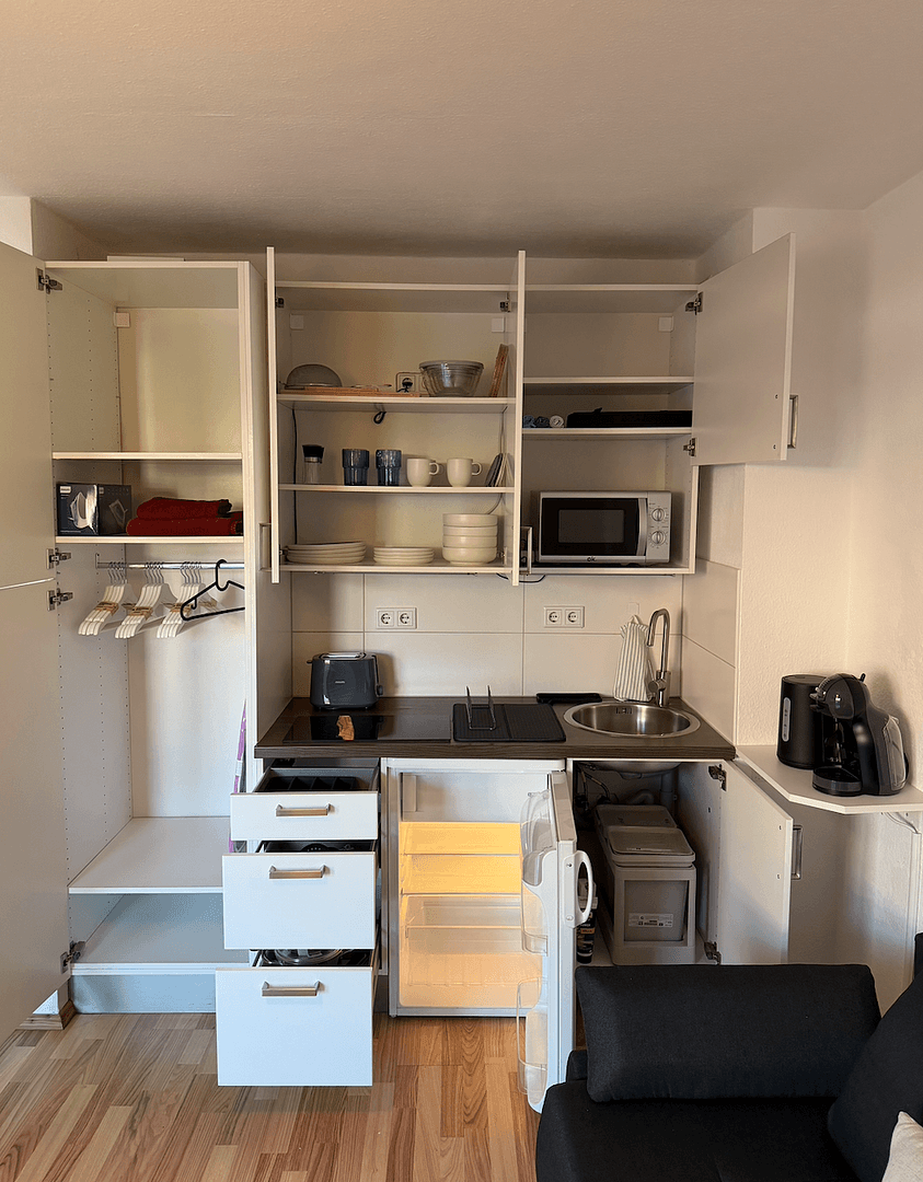 Pronájem bytu 1+1 21 m², Cranachstr. 31, Düsseldorf, Severní Porýní-Vestfálsko Pronájem bytu 1+1 21 m², Cranachstr. 31, Düsseldorf, Severní Porýní-Vestfálsko