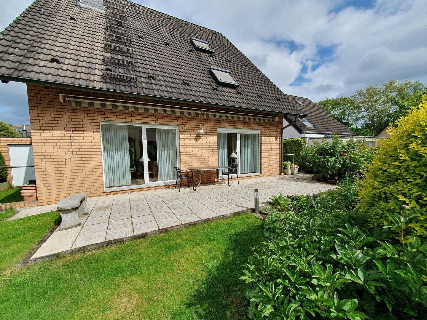 Prodej domu 220 m², pozemek 484 m², Ratingen, Severní Porýní-Vestfálsko Prodej domu 220 m², pozemek 484 m², Ratingen, Severní Porýní-Vestfálsko
