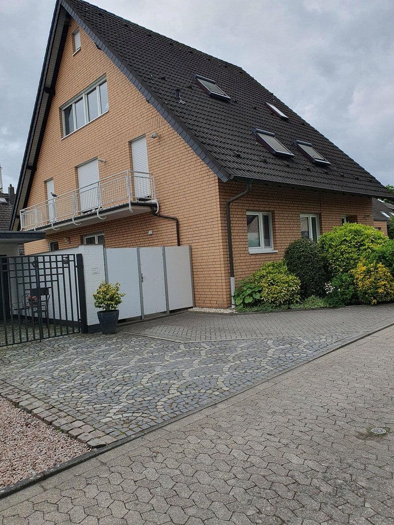Prodej domu 220 m², pozemek 484 m², Ratingen, Severní Porýní-Vestfálsko Prodej domu 220 m², pozemek 484 m², Ratingen, Severní Porýní-Vestfálsko