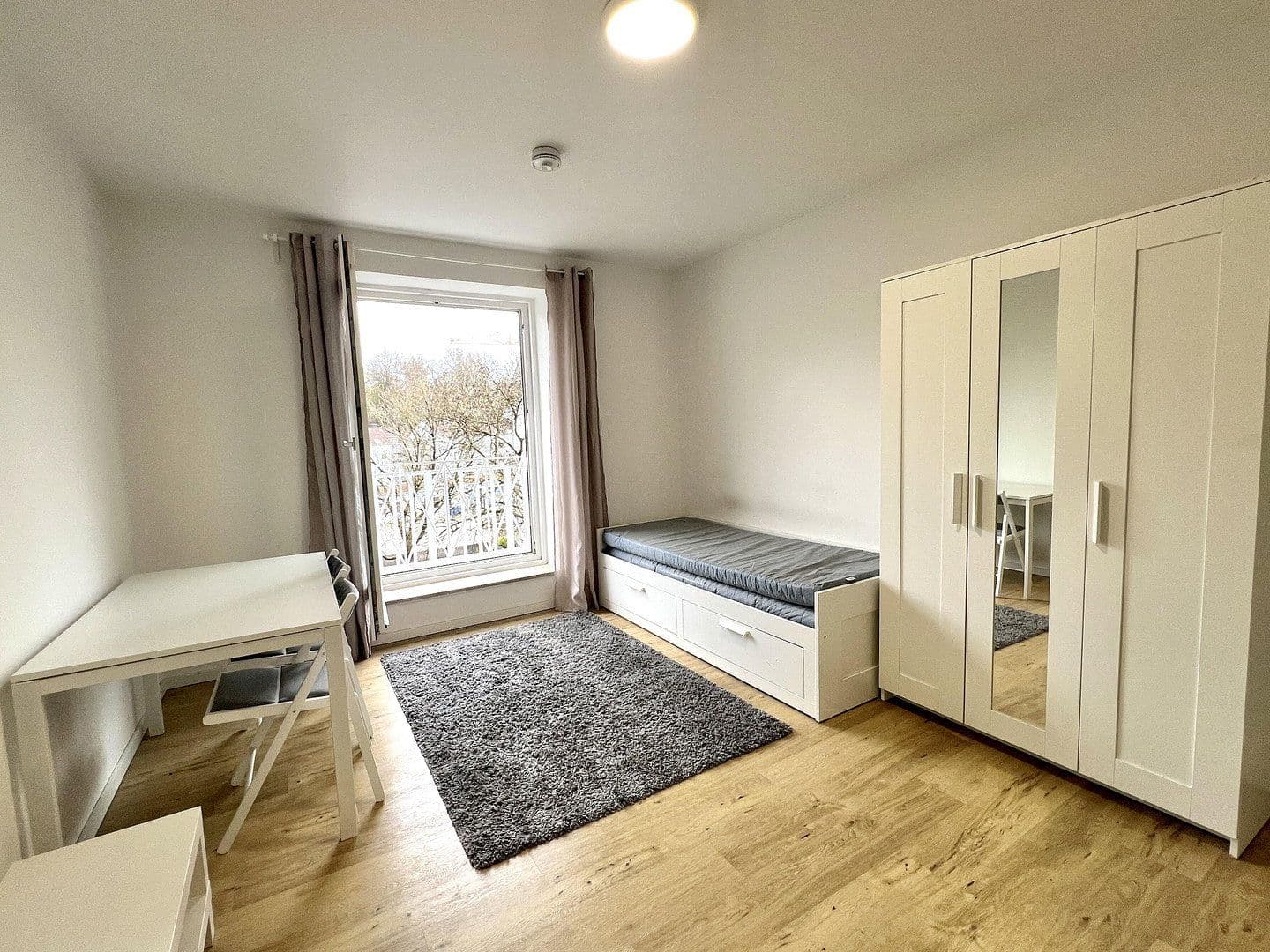 Pronájem bytu 1+1 22 m², Falkenstr.33, München, Bavorsko Pronájem bytu 1+1 22 m², Falkenstr.33, München, Bavorsko