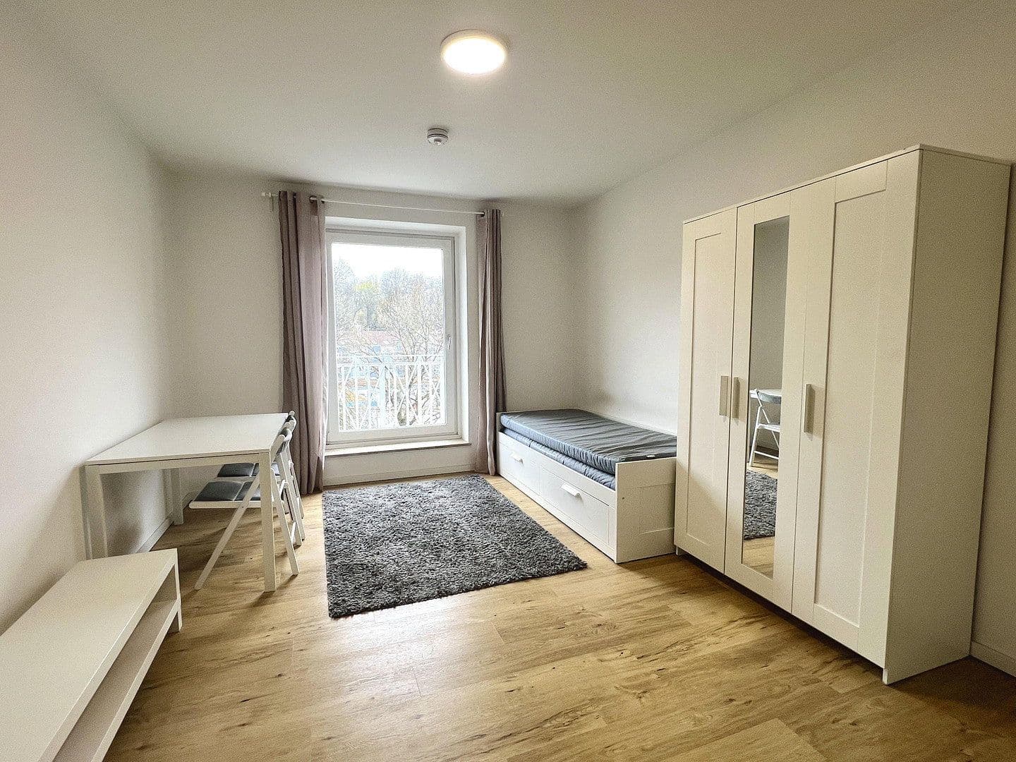 Pronájem bytu 1+1 22 m², Falkenstr.33, München, Bavorsko Pronájem bytu 1+1 22 m², Falkenstr.33, München, Bavorsko