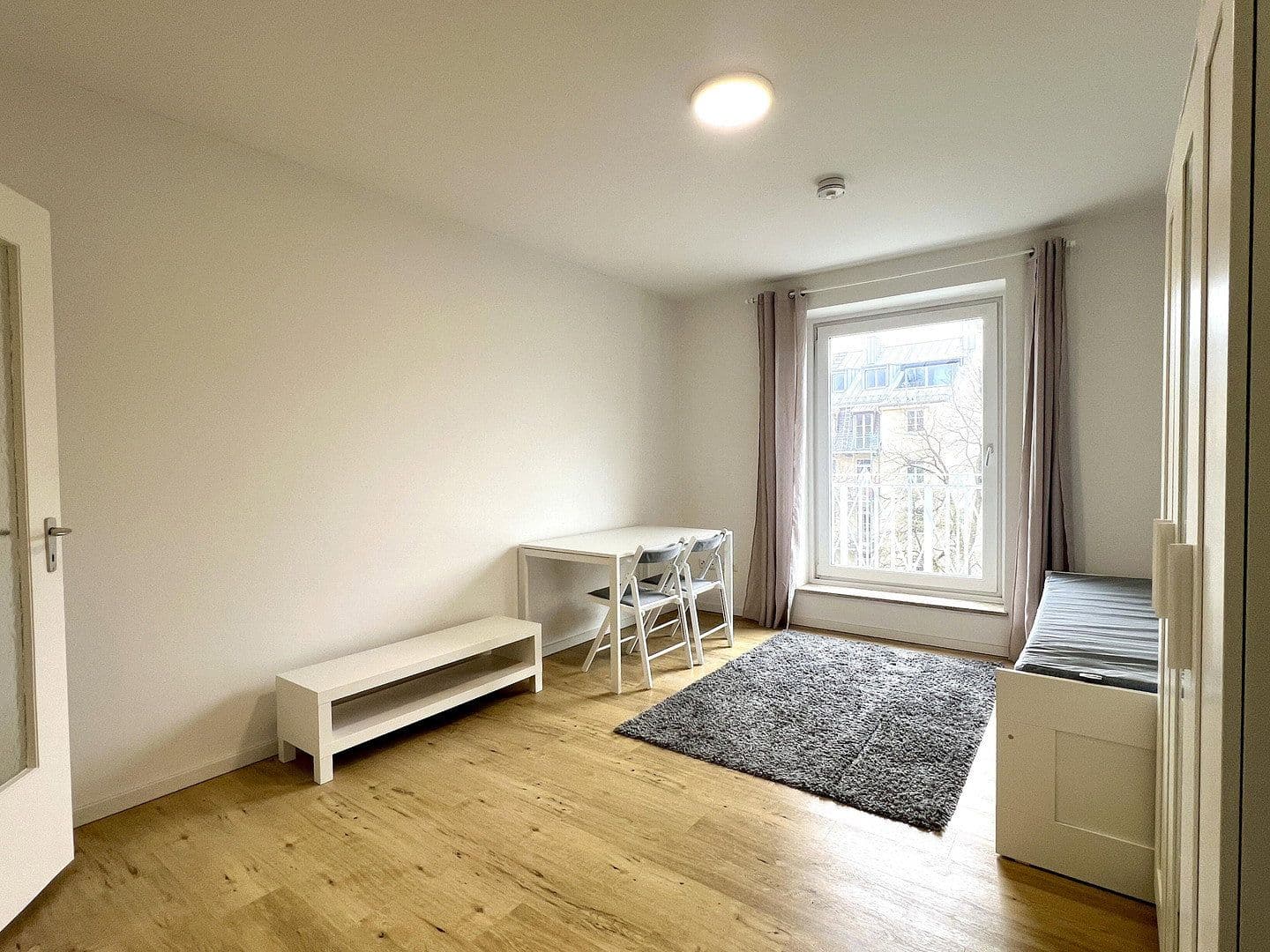 Pronájem bytu 1+1 22 m², Falkenstr.33, München, Bavorsko Pronájem bytu 1+1 22 m², Falkenstr.33, München, Bavorsko