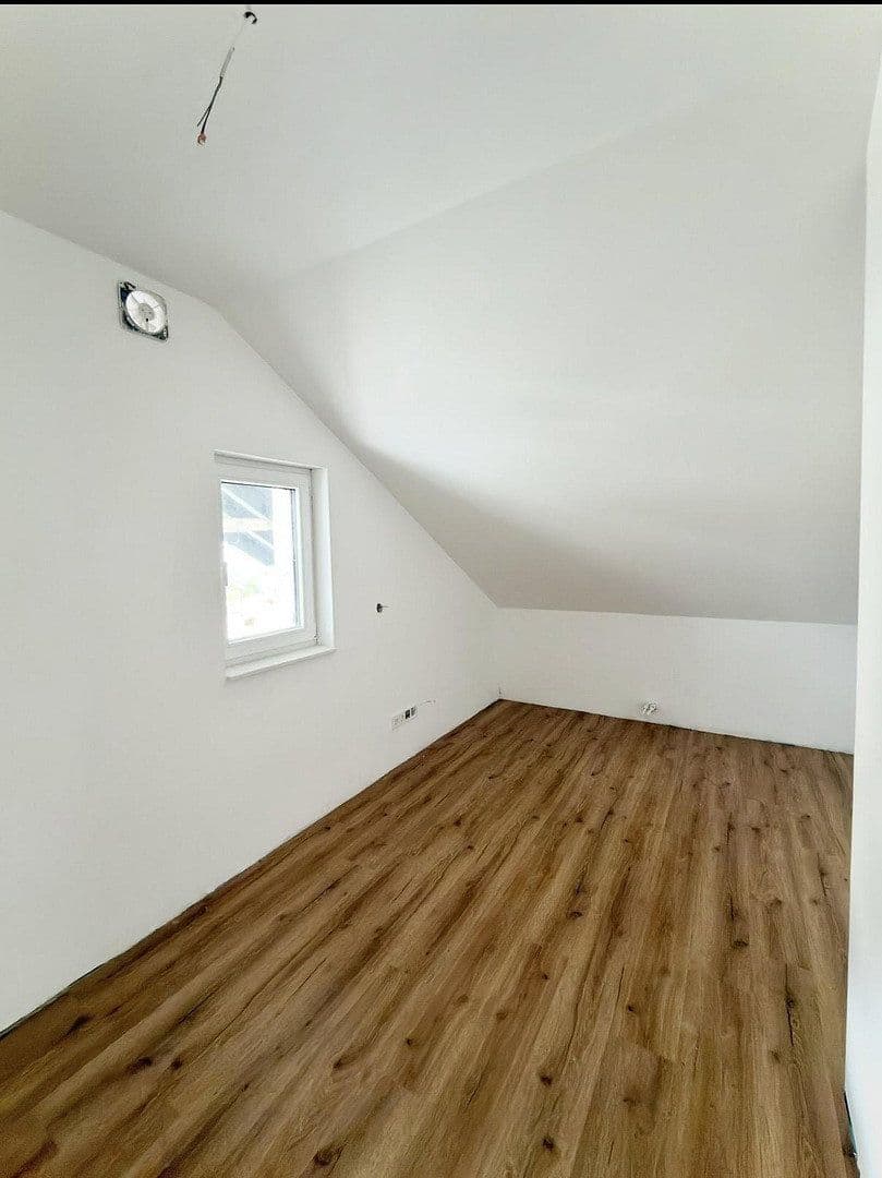 Pronájem bytu 3+1 85 m², Neulußheim, Bádensko-Württembersko Pronájem bytu 3+1 85 m², Neulußheim, Bádensko-Württembersko