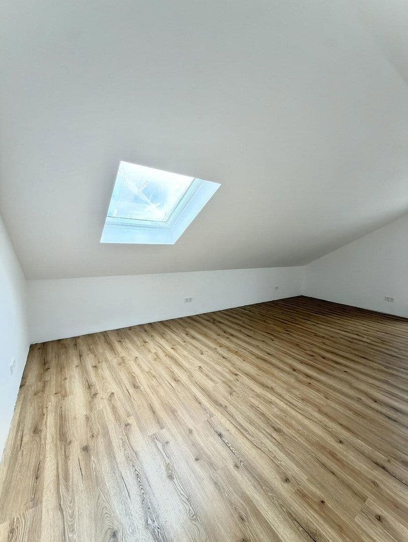 Pronájem bytu 3+1 85 m², Neulußheim, Bádensko-Württembersko Pronájem bytu 3+1 85 m², Neulußheim, Bádensko-Württembersko