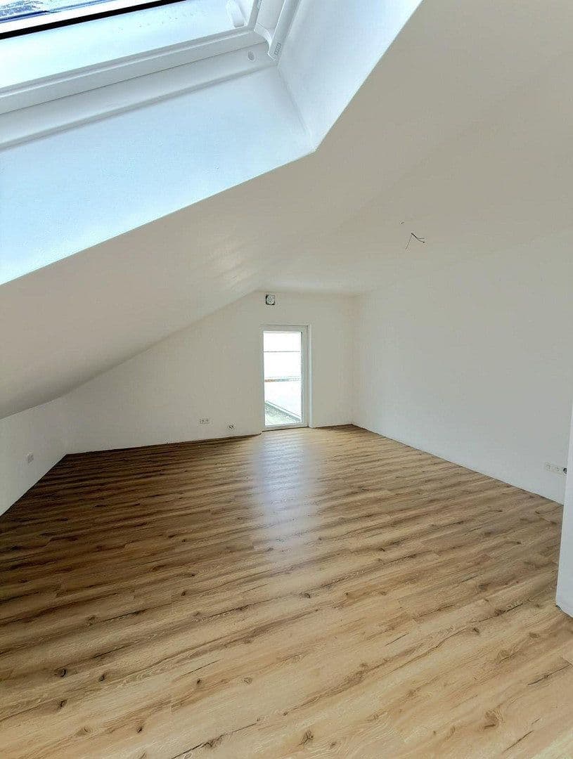 Pronájem bytu 3+1 85 m², Neulußheim, Bádensko-Württembersko Pronájem bytu 3+1 85 m², Neulußheim, Bádensko-Württembersko