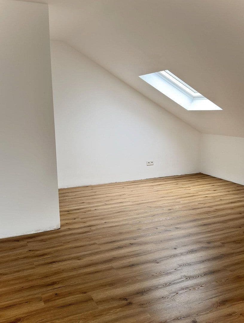 Pronájem bytu 3+1 85 m², Neulußheim, Bádensko-Württembersko Pronájem bytu 3+1 85 m², Neulußheim, Bádensko-Württembersko