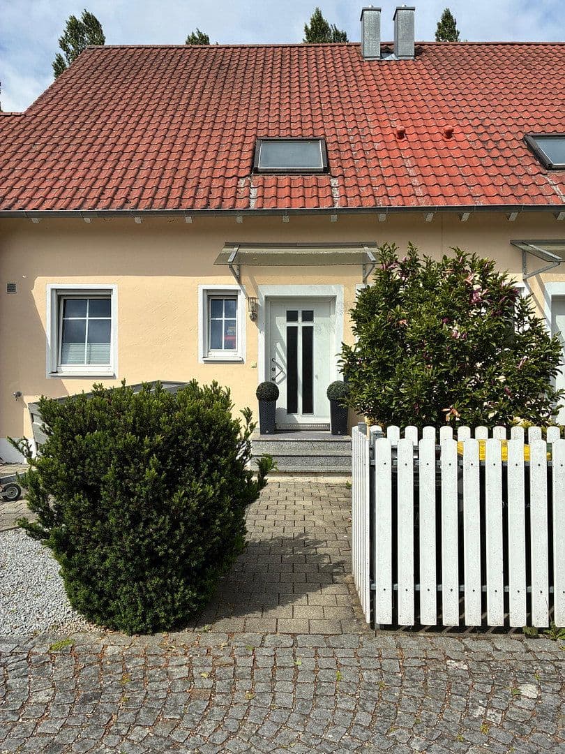 Pronájem domu 145 m², pozemek 264 m², Am Fohlenhof 26a, Geisenfeld, Bavorsko Pronájem domu 145 m², pozemek 264 m², Am Fohlenhof 26a, Geisenfeld, Bavorsko