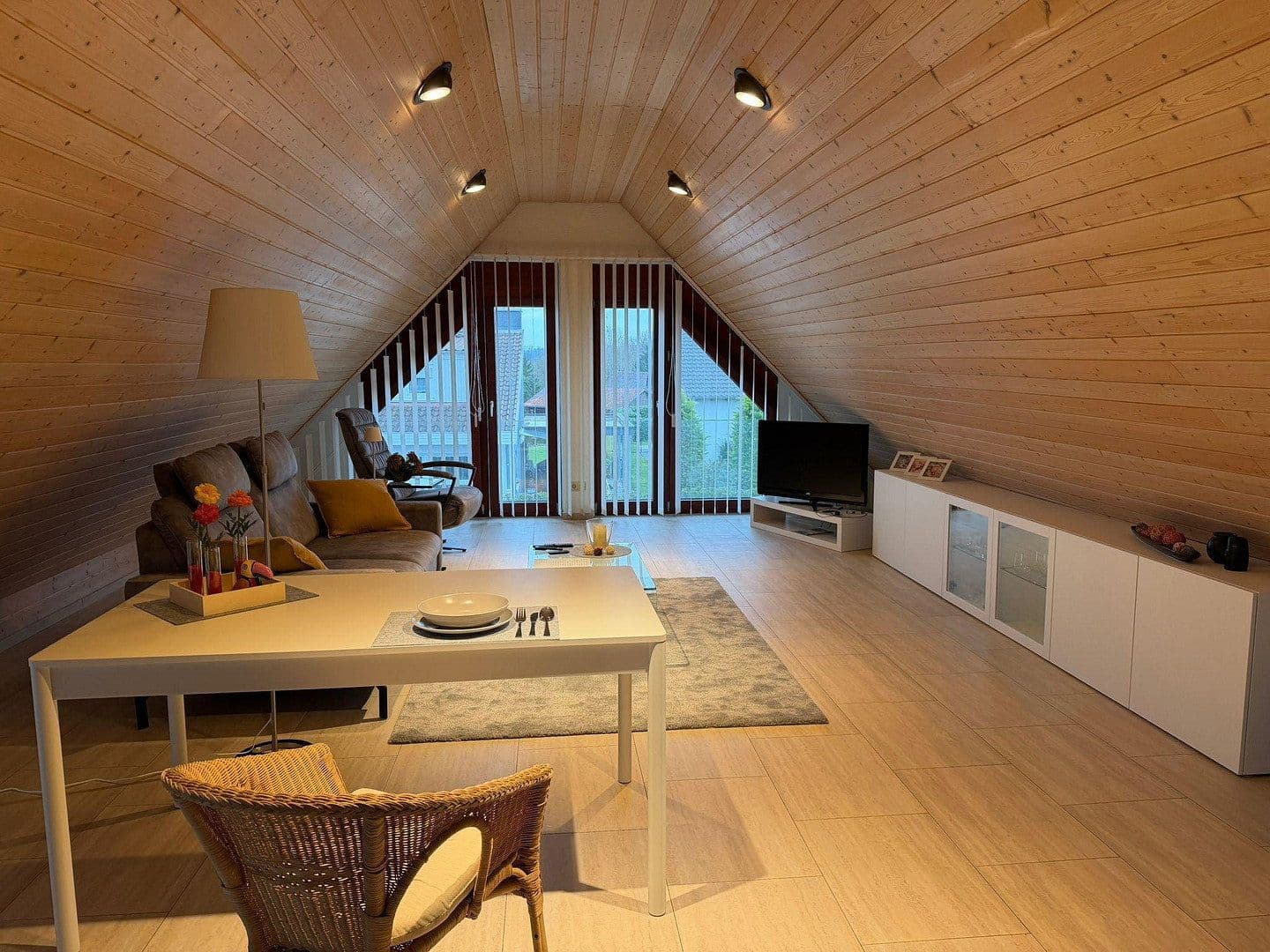 Pronájem bytu 1+1 74 m², Bad Friedrichshall, Bádensko-Württembersko Pronájem bytu 1+1 74 m², Bad Friedrichshall, Bádensko-Württembersko