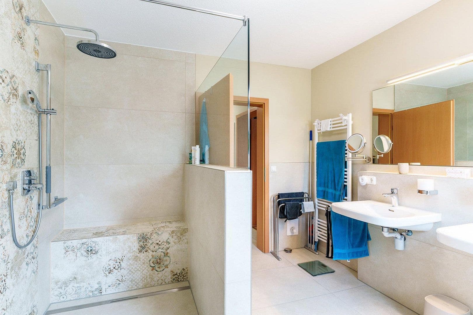 Prodej domu 155 m², pozemek 387 m², Denkendorf, Bavorsko Prodej domu 155 m², pozemek 387 m², Denkendorf, Bavorsko