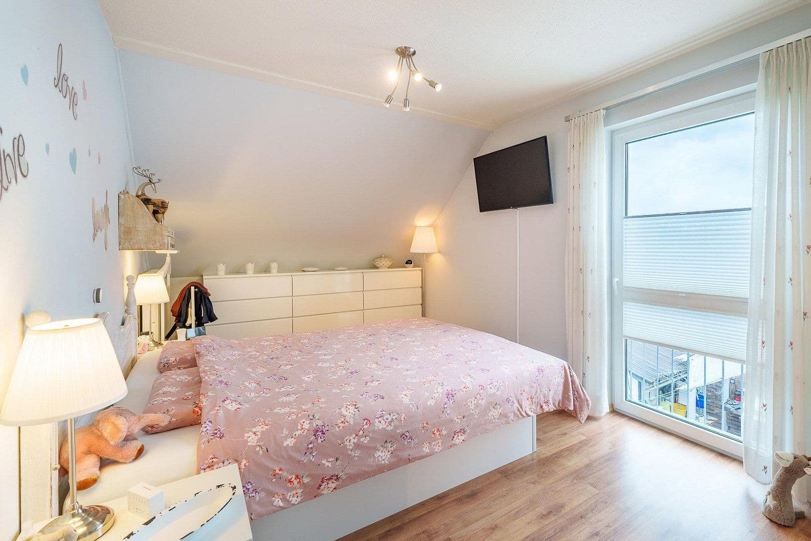 Prodej domu 155 m², pozemek 387 m², Denkendorf, Bavorsko Prodej domu 155 m², pozemek 387 m², Denkendorf, Bavorsko