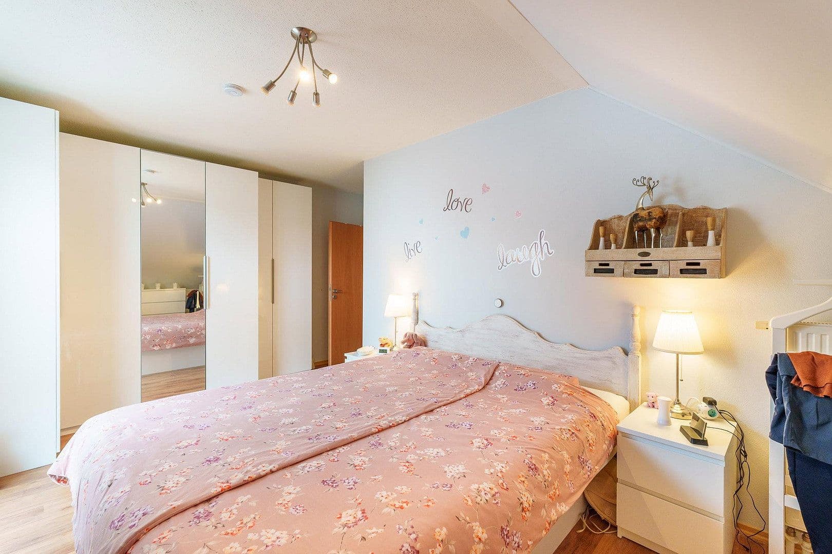 Prodej domu 155 m², pozemek 387 m², Denkendorf, Bavorsko Prodej domu 155 m², pozemek 387 m², Denkendorf, Bavorsko