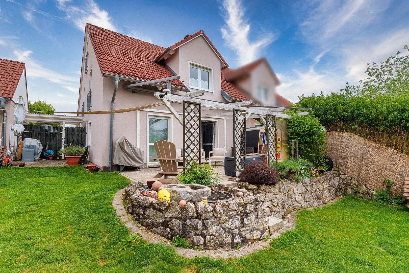 Prodej domu 155 m², pozemek 387 m², Denkendorf, Bavorsko Prodej domu 155 m², pozemek 387 m², Denkendorf, Bavorsko
