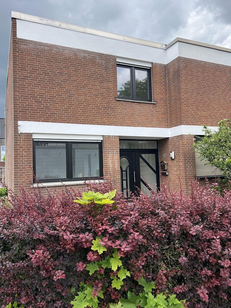 Pronájem domu 105 m², pozemek 352 m², Moers, Severní Porýní-Vestfálsko Pronájem domu 105 m², pozemek 352 m², Moers, Severní Porýní-Vestfálsko