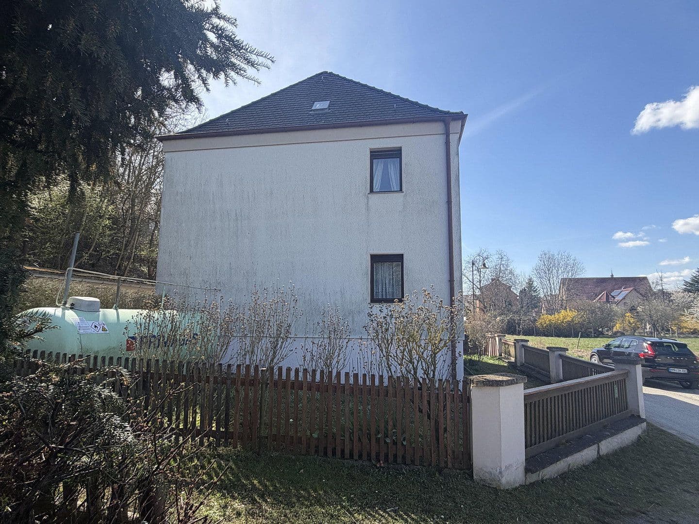 Prodej domu 110 m², pozemek 881 m², Friedhofsweg 7, Naumburg (Saale), Sasko-Anhaltsko Prodej domu 110 m², pozemek 881 m², Friedhofsweg 7, Naumburg (Saale), Sasko-Anhaltsko