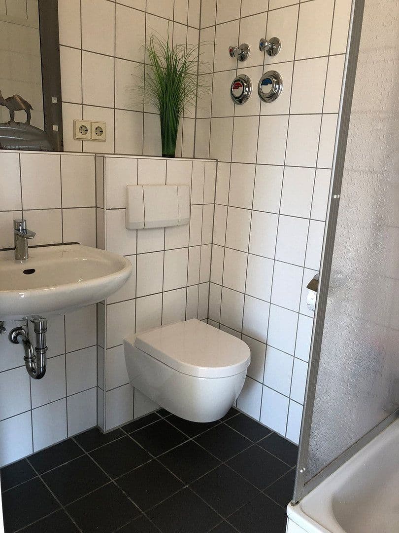 Pronájem bytu 1+kk 36 m², Lauffen am Neckar, Bádensko-Württembersko Pronájem bytu 1+kk 36 m², Lauffen am Neckar, Bádensko-Württembersko