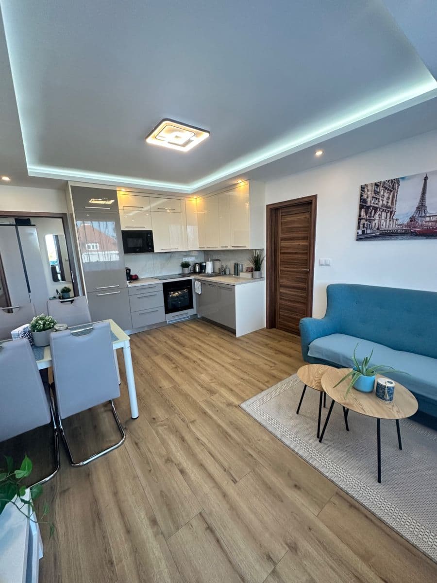 Pronájem bytu 4+kk 60 m², Kaplická, Praha, Praha Pronájem bytu 4+kk 60 m², Kaplická, Praha, Praha