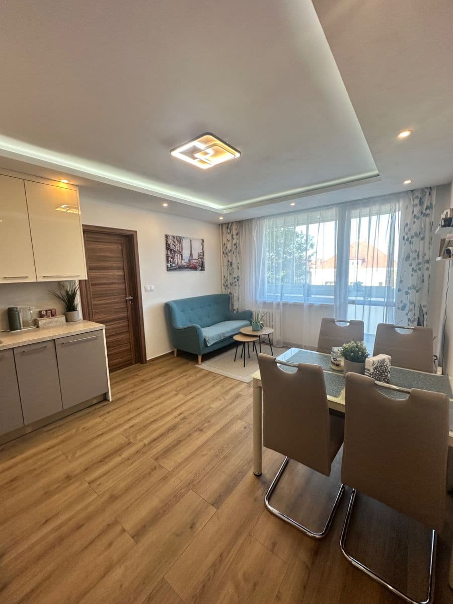 Pronájem bytu 4+kk 60 m², Kaplická, Praha, Praha Pronájem bytu 4+kk 60 m², Kaplická, Praha, Praha